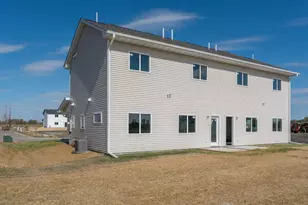 3201 Noble Dr, Mankato, MN 56001 - Photo 34