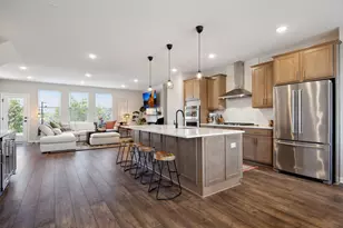 879 Woodlawn Ave, Saint Paul, MN 55116 - Photo 1