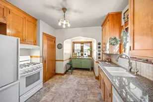 733 Sherwood Ave, Saint Paul, MN 55106 - Photo 6