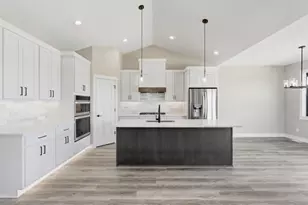 296 Vly Ests Ct, Hudson, WI 54016 - Photo 4