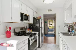 1726 Hyacinth Ave E, Saint Paul, MN 55106 - Photo 8