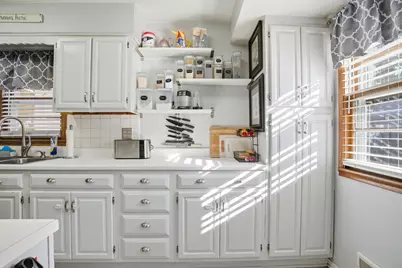 1726 Hyacinth Avenue E, Saint Paul, MN 55106 - Photo 10