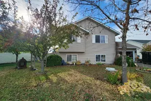 843 Sierra Ln, Saint Cloud, MN 56303 - Photo 1