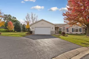 1427 Carriage Cir, Faribault, MN 55021 - Photo 4
