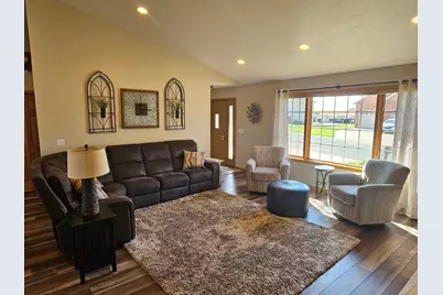 404 Crestview Court, Goodhue, MN 55027 - Photo 2