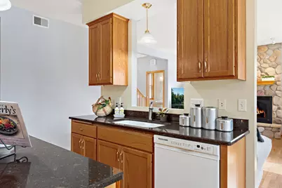 909 New Century Boulevard S, Maplewood, MN 55119 - Photo 18