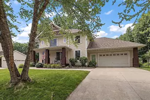 909 New Century Blvd S, Maplewood, MN 55119 - Photo 2