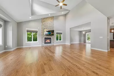 317 Oak Marsh Drive, Mankato, MN 56001 - Photo 2