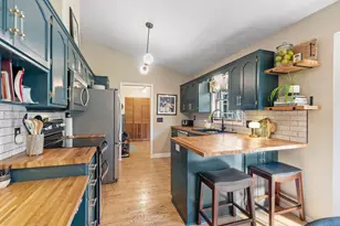 442 Juniper Ct, Mahtomedi, MN 55115 - Photo 2