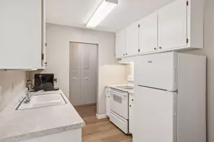 4350 Brookside Ct, Edina, MN 55436 - Photo 10