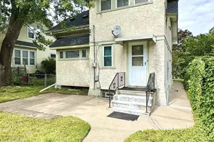 1082 Hawthorne Ave E, Saint Paul, MN 55106 - Photo 2