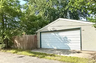 1082 Hawthorne Ave E, Saint Paul, MN 55106 - Photo 4