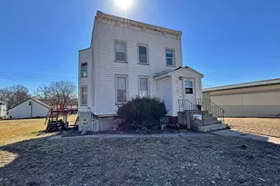 12 E Main St, Madelia, MN 56062 - Photo 2