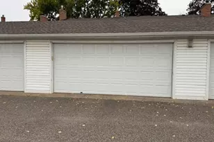 2002 Arkwright St, Maplewood, MN 55117 - Photo 20