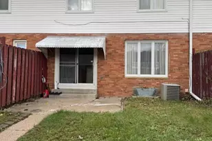 2002 Arkwright St, Maplewood, MN 55117 - Photo 18