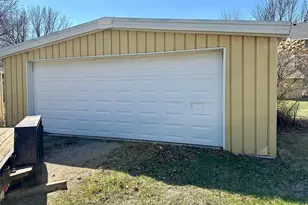 742 N Freeman Ave, Luverne, MN 56156 - Photo 30