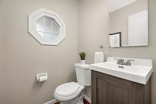 9622 Toledo Cir, Bloomington, MN 55437 - Photo 4