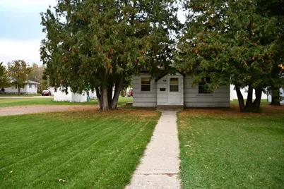 706 Dewey Avenue N, Thief River Falls, MN 56701 - Photo 1