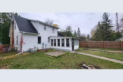 241 Crocker Avenue N, Thief River Falls, MN 56701 - Photo 4