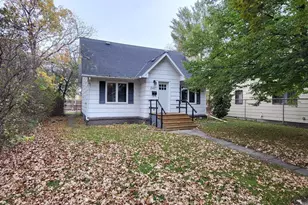 241 Crocker Ave N, Thief River Falls, MN 56701 - Photo 2