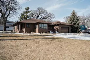 208 W 6th St, Blue Earth, MN 56013 - Photo 1