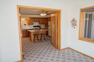 208 W 6th St, Blue Earth, MN 56013 - Photo 12