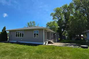 313 3rd Ave N, Emmons, MN 56029 - Photo 4