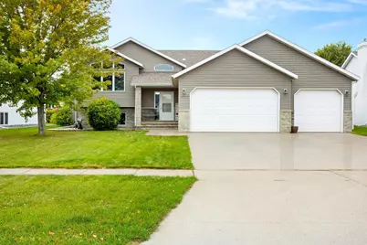 2707 Parkview Drive S, Fargo,  58103 - Photo 1