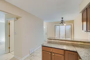 335 Elan Ct, Woodbury, MN 55125 - Photo 12