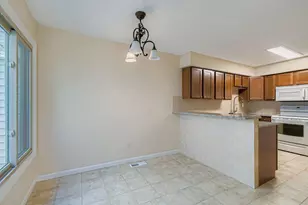 335 Elan Ct, Woodbury, MN 55125 - Photo 8