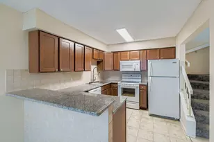 335 Elan Ct, Woodbury, MN 55125 - Photo 10