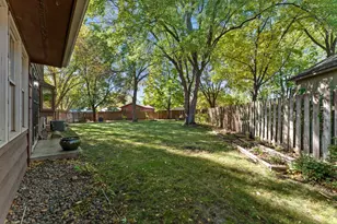 4715 Pilgrim Ln N, Plymouth, MN 55442 - Photo 12