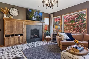 10758 Watersedge Ln, Woodbury, MN 55129 - Photo 4