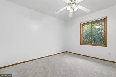 944 Pine View Court, Saint Paul, MN 55119 - Photo 14