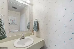 944 Pine View Ct, Saint Paul, MN 55119 - Photo 18