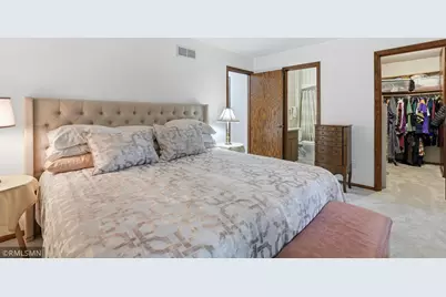 944 Pine View Court, Saint Paul, MN 55119 - Photo 12