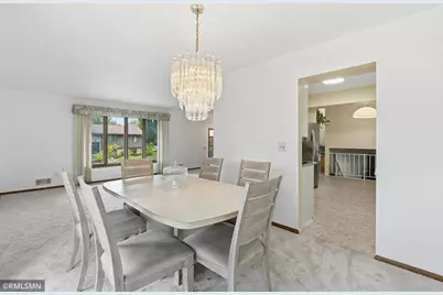 944 Pine View Court, Saint Paul, MN 55119 - Photo 8