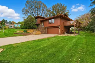 944 Pine View Ct, Saint Paul, MN 55119 - Photo 2