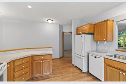 2099 Albemarle Court N, Roseville, MN 55113 - Photo 6