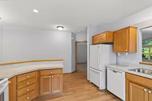 2099 Albemarle Ct N, Roseville, MN 55113 - Photo 6