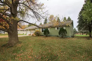 555 N High Dr NE, Hutchinson, MN 55350 - Photo 22