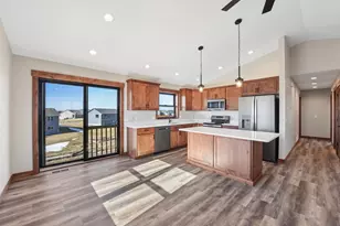 485 Coyote Way, New Richmond, WI 54017 - Photo 2