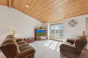 696 Buttercup Ct, Hudson, WI 54016 - Photo 10