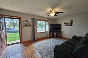 804 6th Ave SE, Pipestone, MN 56164 - Photo 6