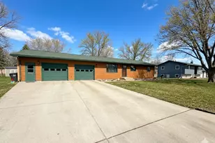 804 6th Ave SE, Pipestone, MN 56164 - Photo 1