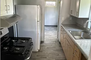 542 Hazel St N, Saint Paul, MN 55119 - Photo 2