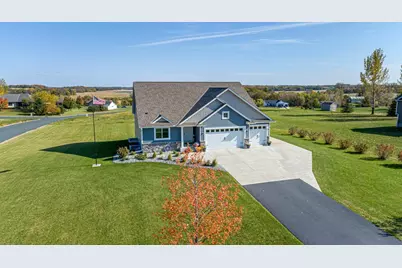920 Amelia Court NE, Montgomery, MN 56069 - Photo 4