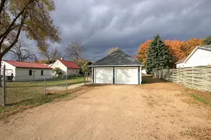 533 Huron St SE, Hutchinson, MN 55350 - Photo 20