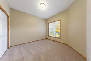 2712 Village Dr, Faribault, MN 55021 - Photo 10