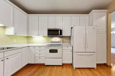 2712 Village Drive, Faribault, MN 55021 - Photo 8